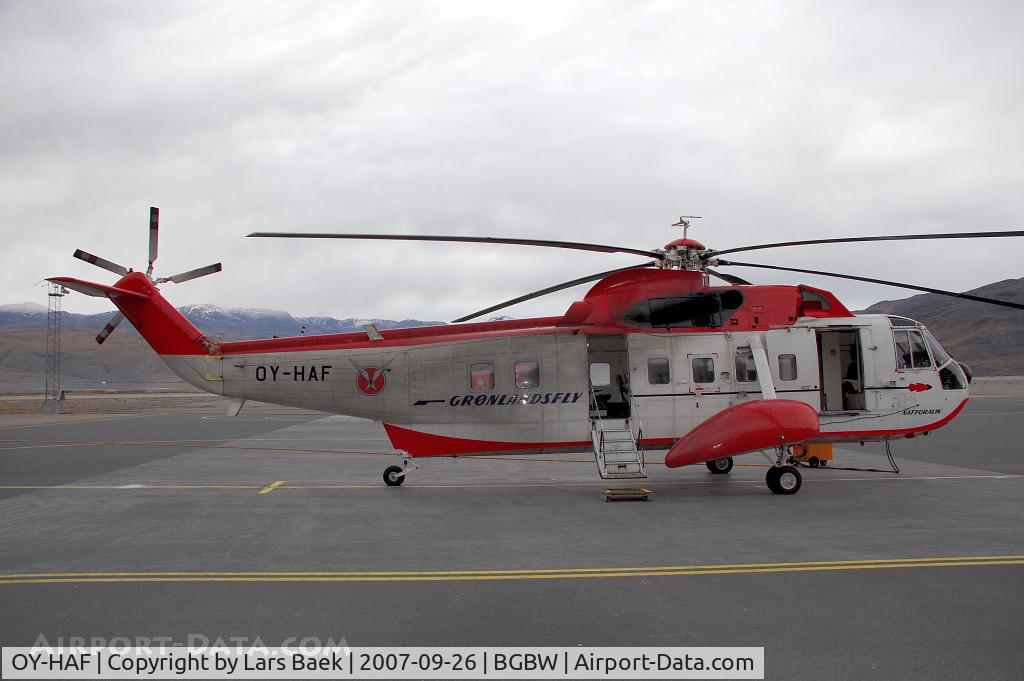 OY-HAF, 1965 Sikorsky S-61N C/N 61267, Parked