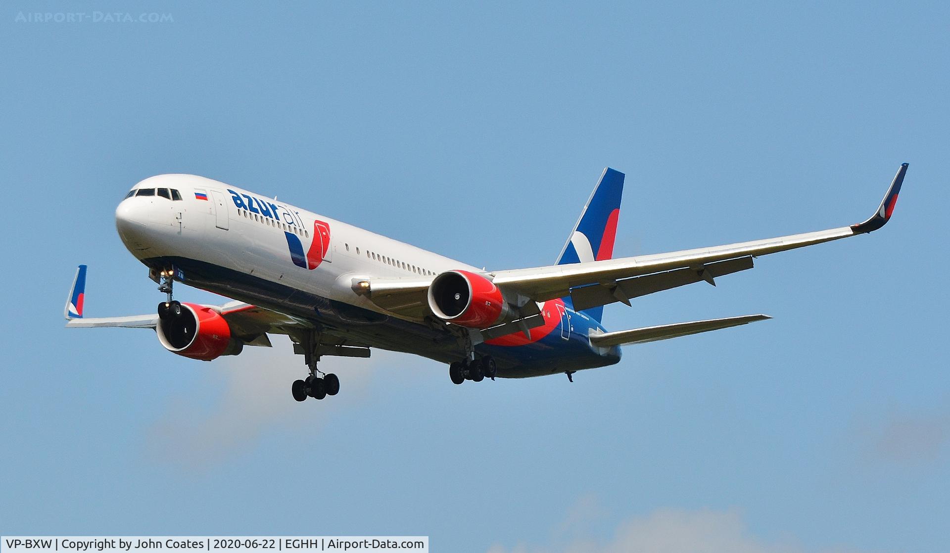 VP-BXW, 1998 Boeing 767-3Q8/ER C/N 27618, Approach to 26