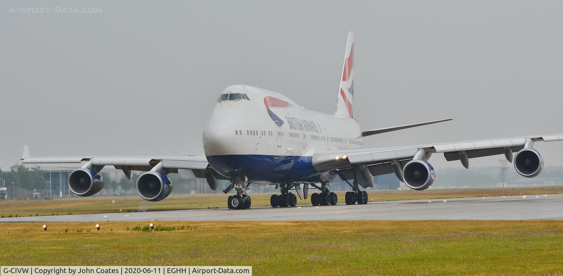 G-CIVW, 1998 Boeing 747-436 C/N 25822, About to 180 on 26