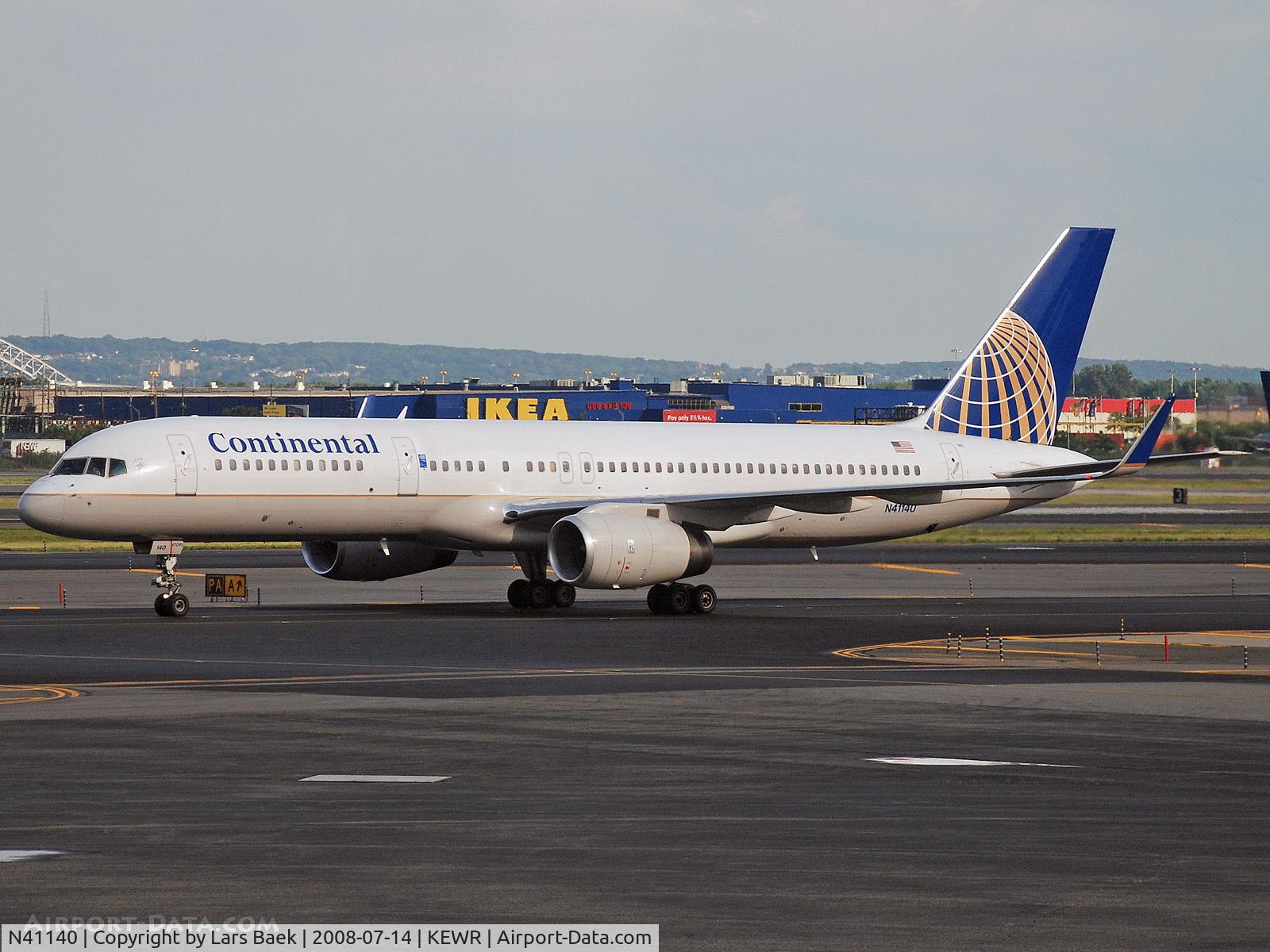 N41140, 2000 Boeing 757-224 C/N 30353, Taxing