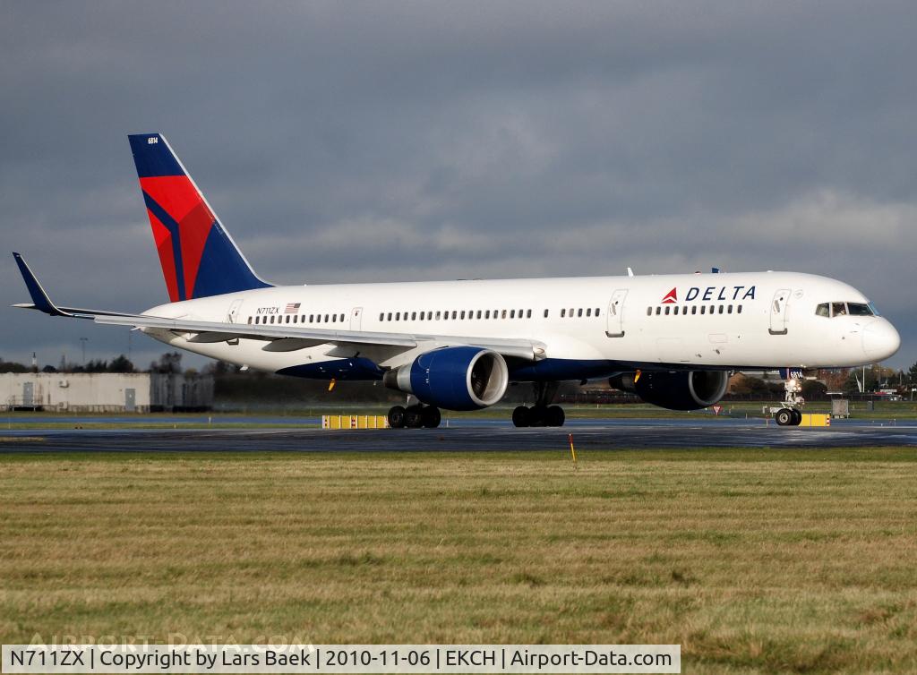 N711ZX, 1997 Boeing 757-231 C/N 28481, RWY04R
