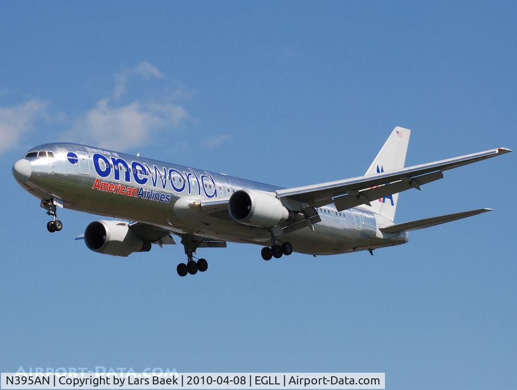 N395AN, 1998 Boeing 767-323 C/N 29432, RWY27L Myrtle Ave