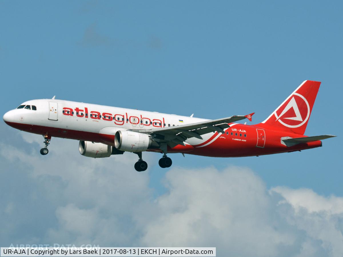 UR-AJA, 2000 Airbus A320-214 C/N 1213, RWY22L