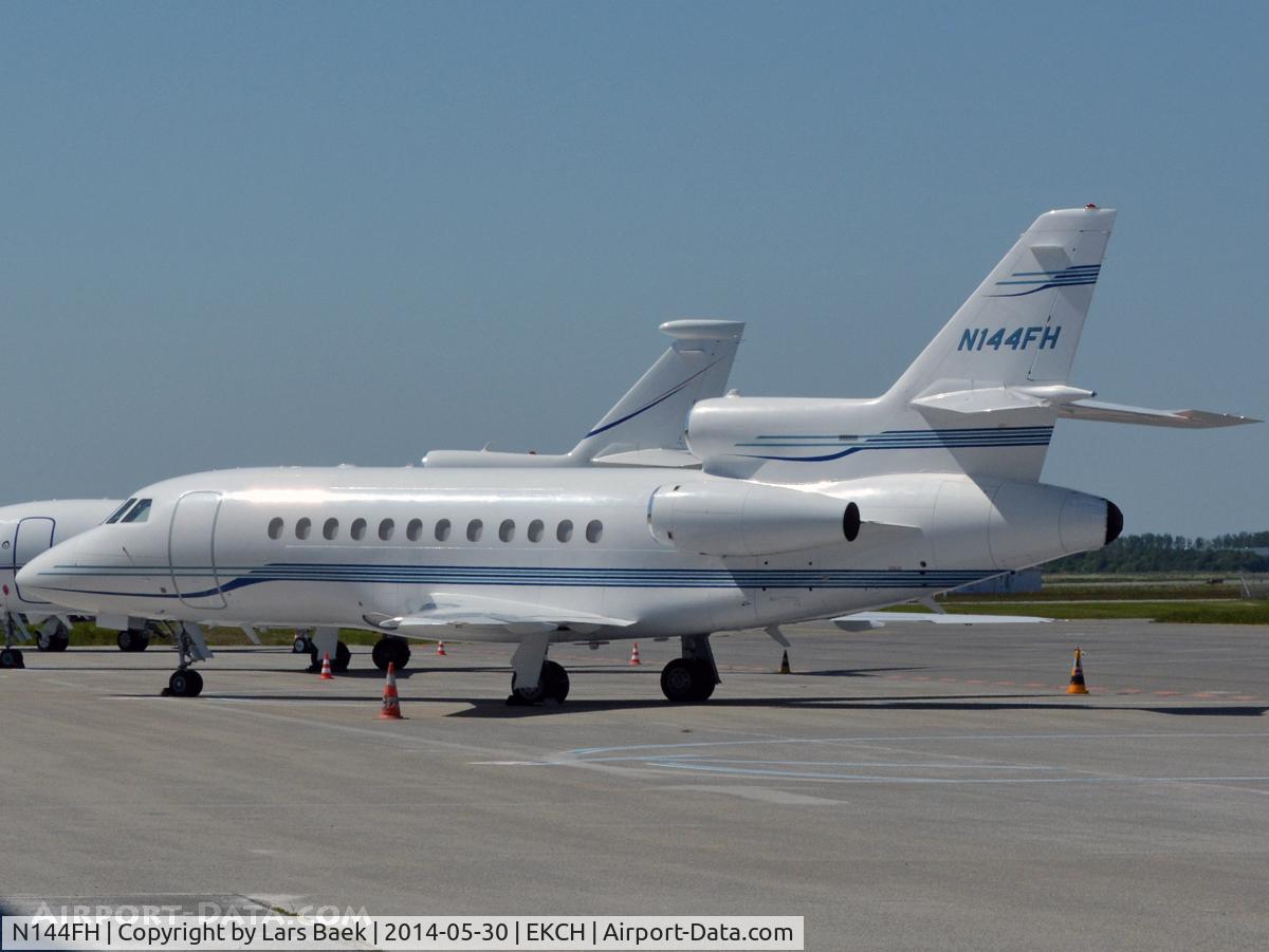 N144FH, 2001 Dassault Falcon 900 C/N 189, Parked