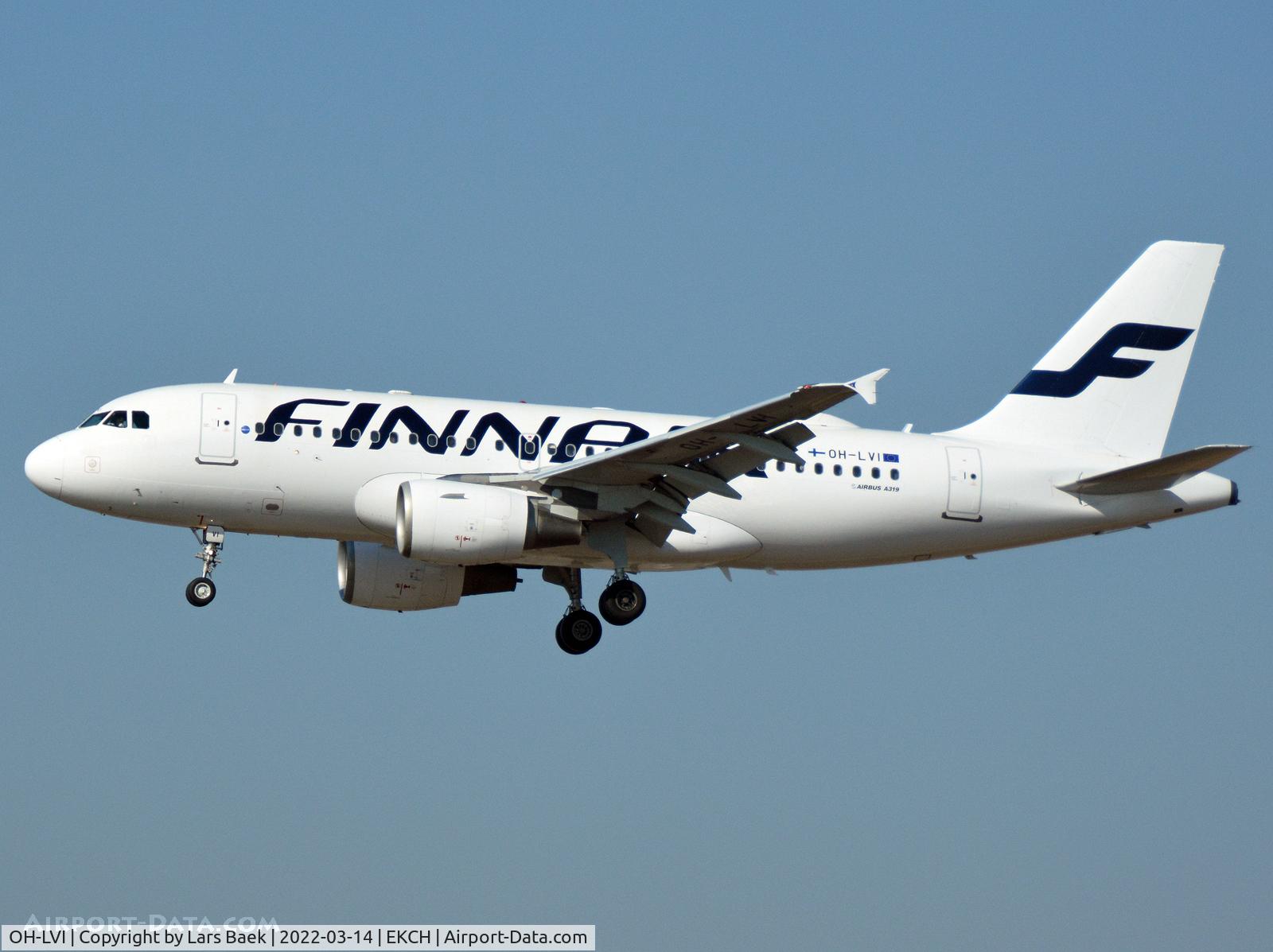 OH-LVI, 2000 Airbus A319-112 C/N 1364, RWY22L