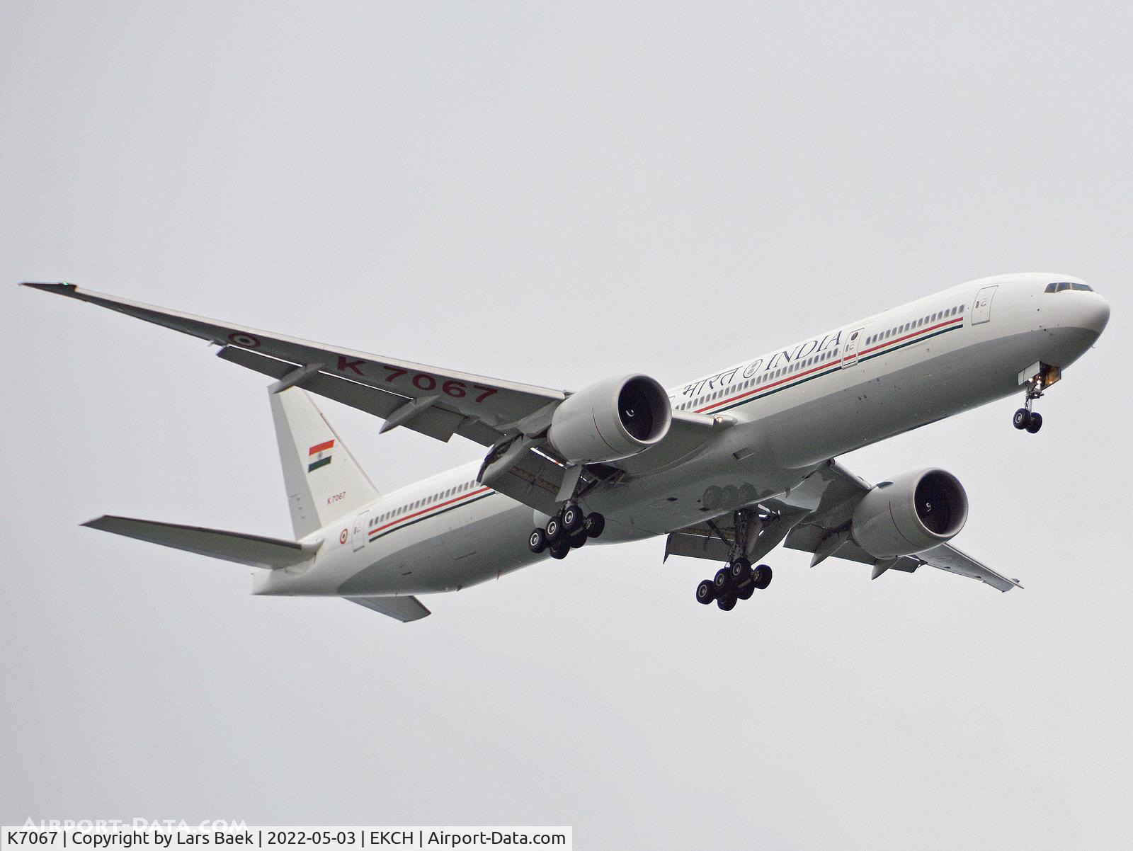 K7067, 2017 Boeing 777-337ER C/N 36321, RWY04L