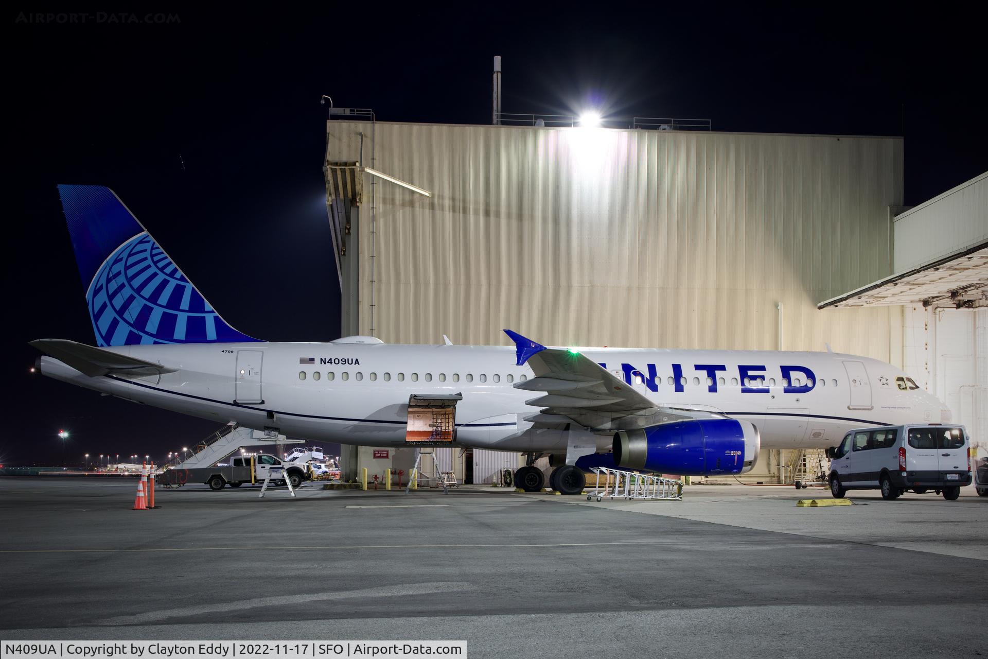 N409UA, 1994 Airbus A320-232 C/N 462, San Carlos Airport in California 2022.