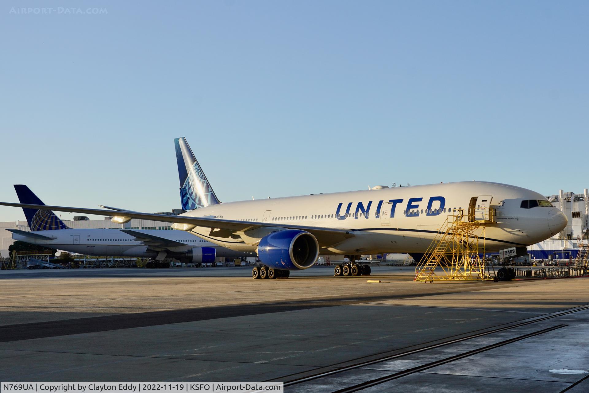 N769UA, 1995 Boeing 777-222 C/N 26921, SFO 2022.