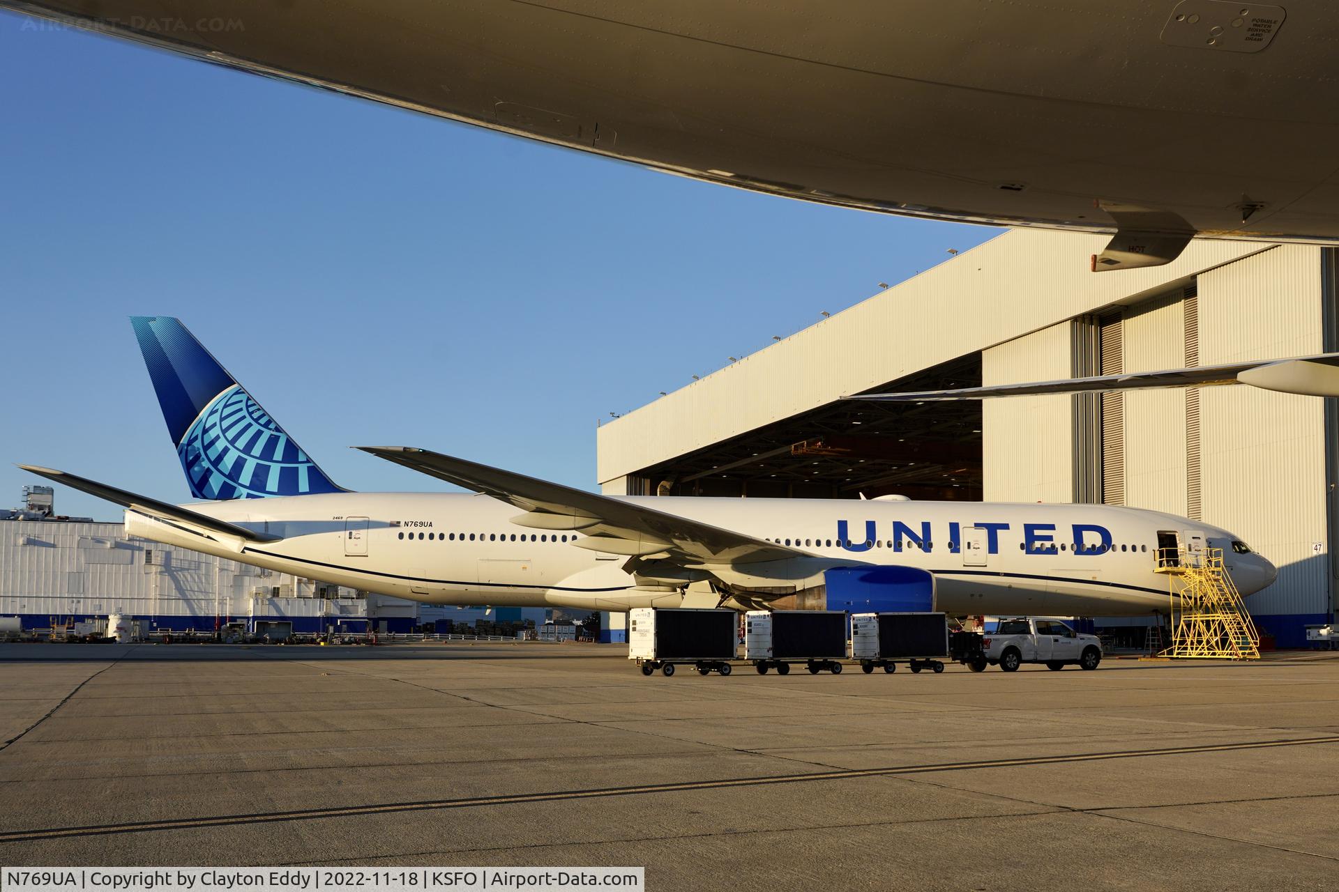 N769UA, 1995 Boeing 777-222 C/N 26921, SFO 2022.