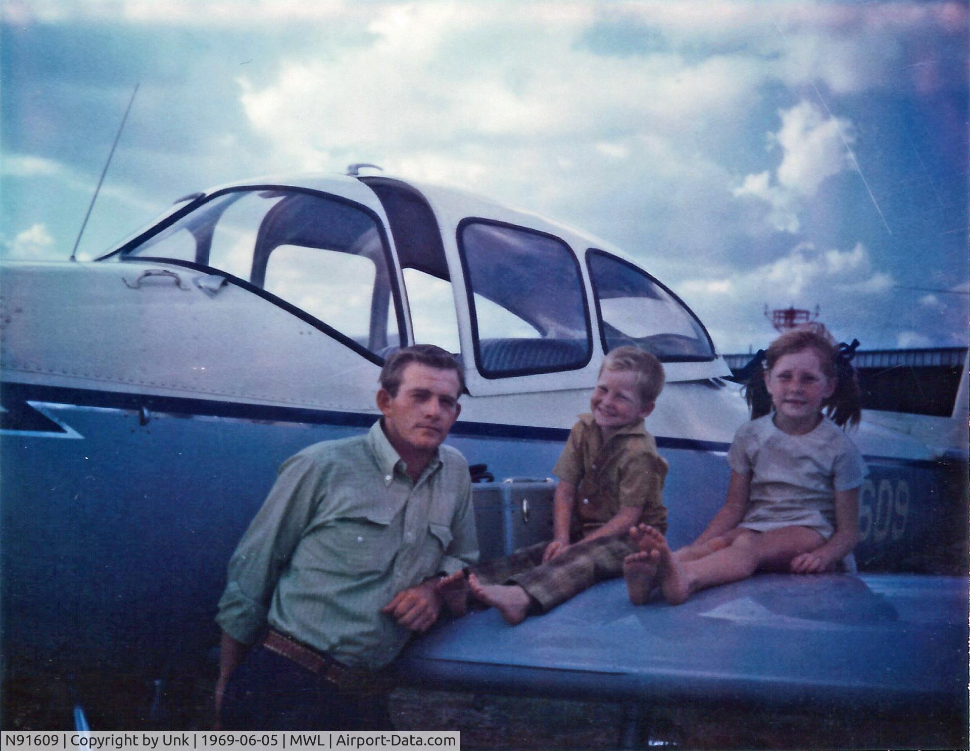 N91609, 1946 North American Navion (NA-145) C/N NAV-4-376, Owned by A.O. Vanpool form 1969 to about 1979