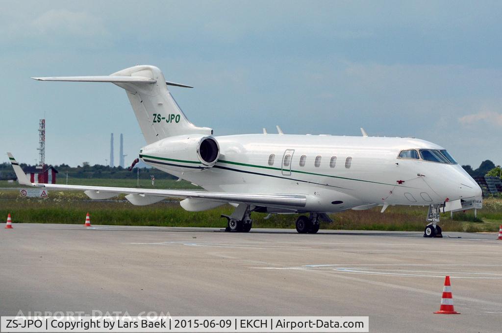 ZS-JPO, Bombardier Challenger 300 (BD-100-1A10) C/N 20383, Parked