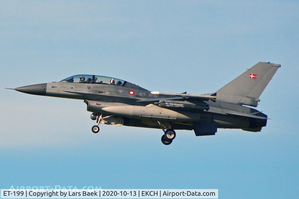 ET-199, 1986 Fokker F-16B Fighting Falcon C/N 6G-15, RWY22L Low past flight