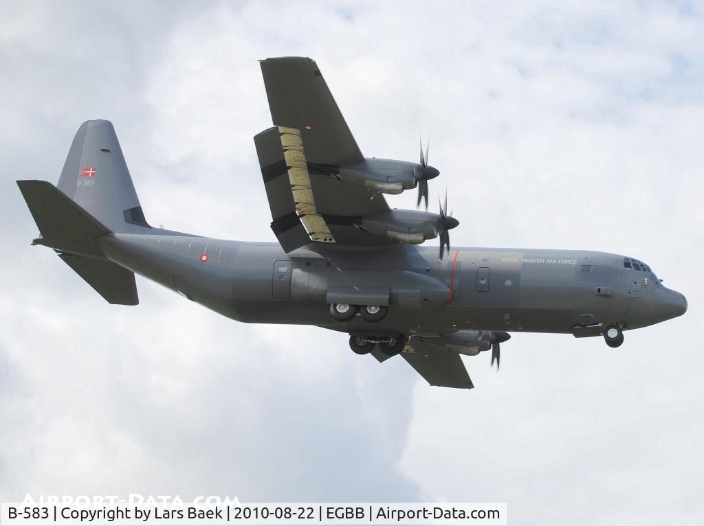 B-583, 2004 Lockheed Martin C-130J-30 Super Hercules C/N 382-5583, RWY33 Arrive