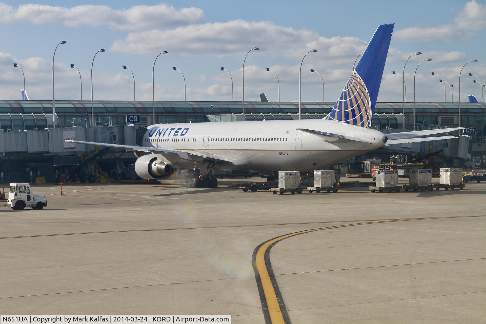 N651UA, 1992 Boeing 767-322 C/N 25389, United 763, N651UA at C9 ORD