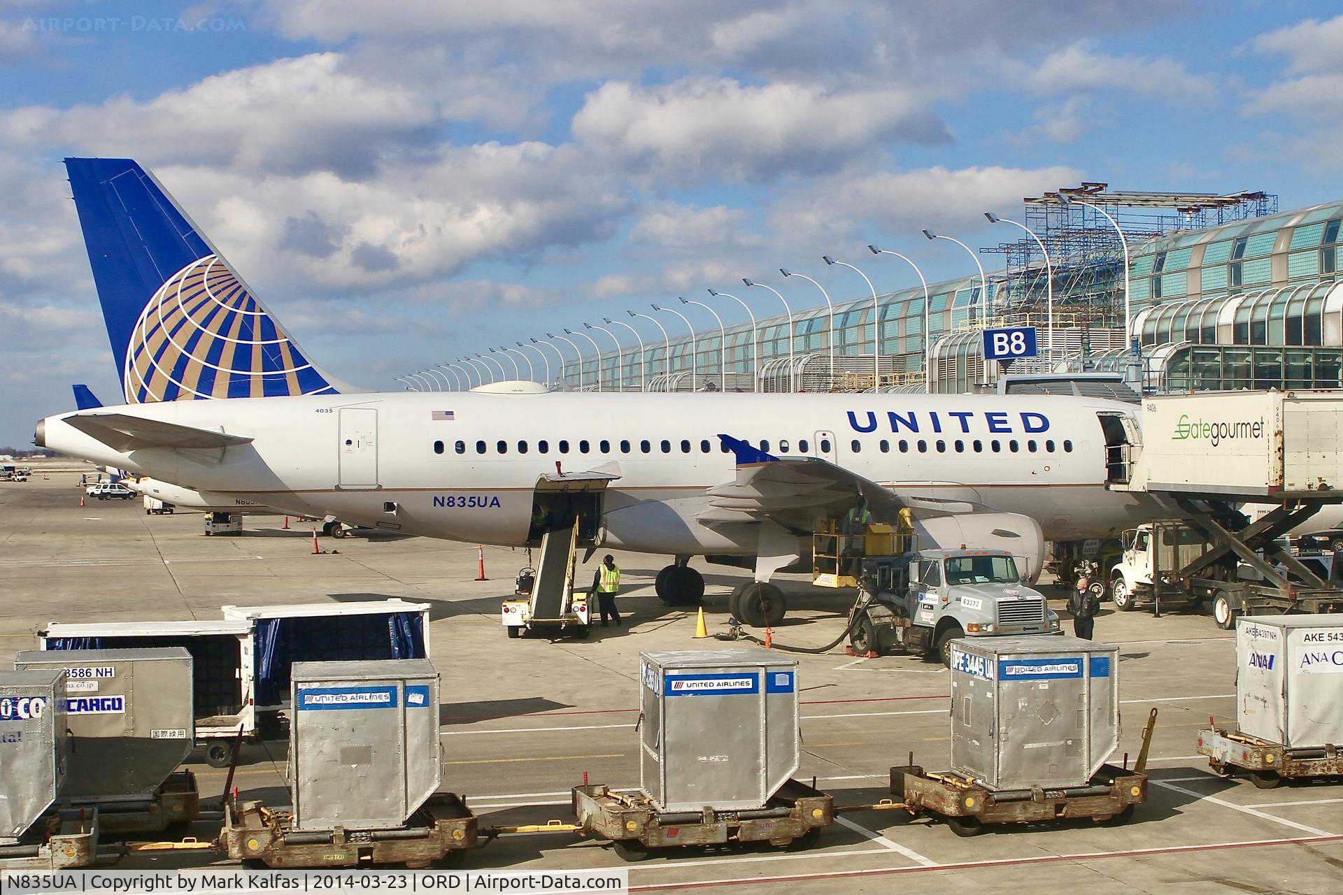 N835UA, 2001 Airbus A319-131 C/N 1426, United Airlines A319, N835UA at B8 ORD