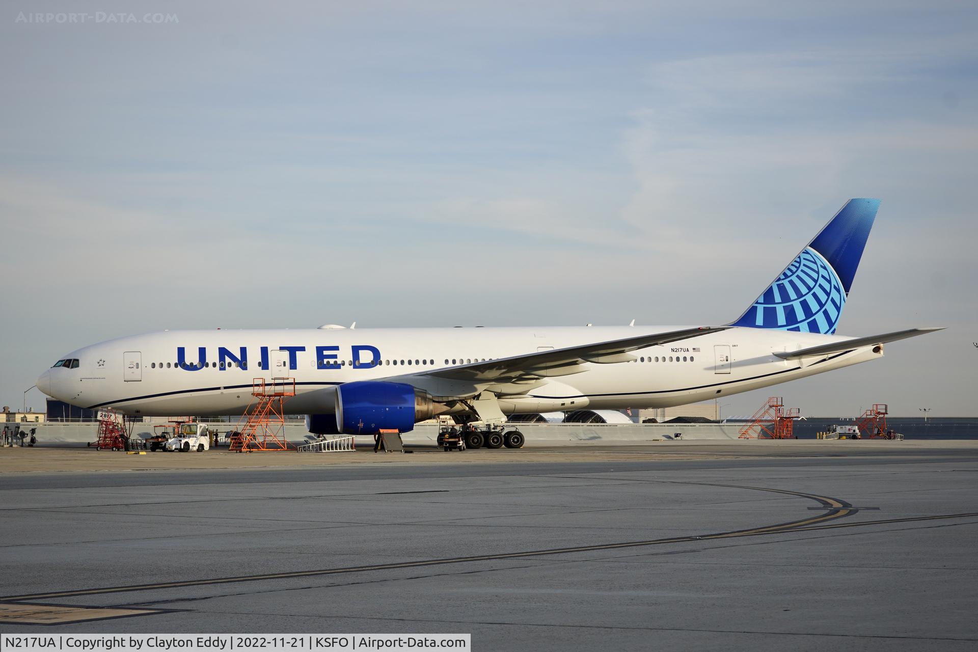 N217UA, 2000 Boeing 777-222 C/N 30550, SFO 2022.