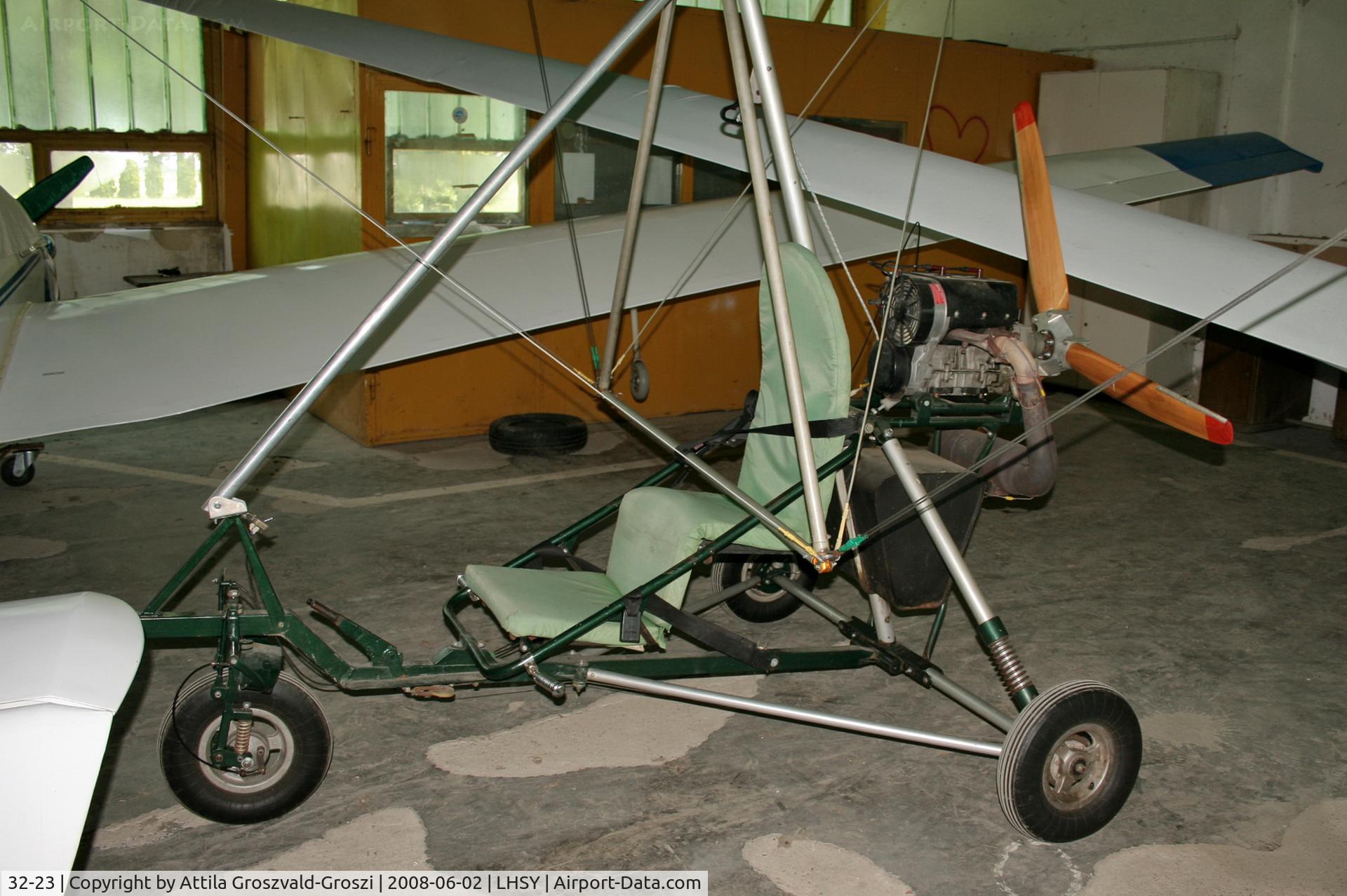 32-23, 1997 Apollo CX-MD C/N 041097, LHSY - Szombathely Airport, Hungary