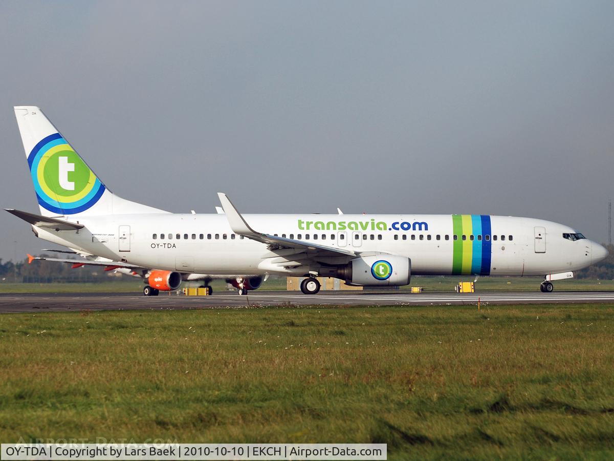 OY-TDA, 2002 Boeing 737-8K2 C/N 30646, RWY04R
