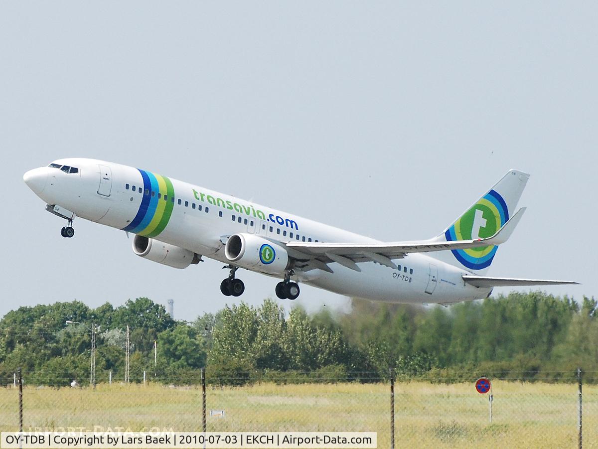 OY-TDB, 2002 Boeing 737-8K2 C/N 30650, RWY22R from St. Magleby