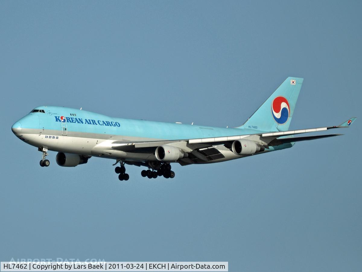 HL7462, 1997 Boeing 747-4B5F/SCD C/N 26406, RWY22L