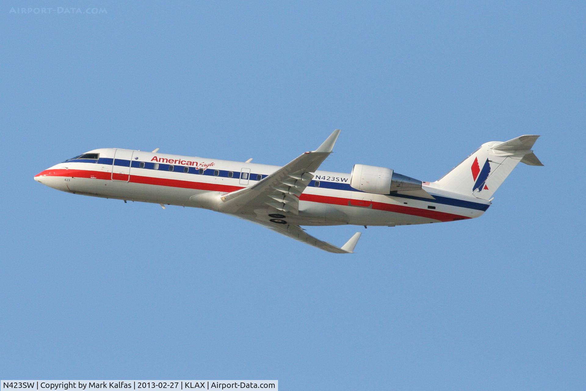 N423SW, 2000 Bombardier CRJ-200LR (CL-600-2B19) C/N 7456, SkyWest/American Eagle CRJ2, N423SW departing 25R KLAX