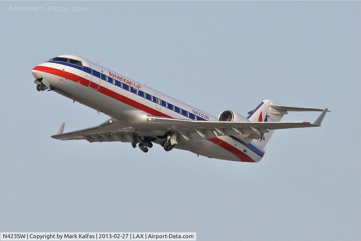 N423SW, 2000 Bombardier CRJ-200LR (CL-600-2B19) C/N 7456, SkyWest CR2 N423SW departing 25R LAX