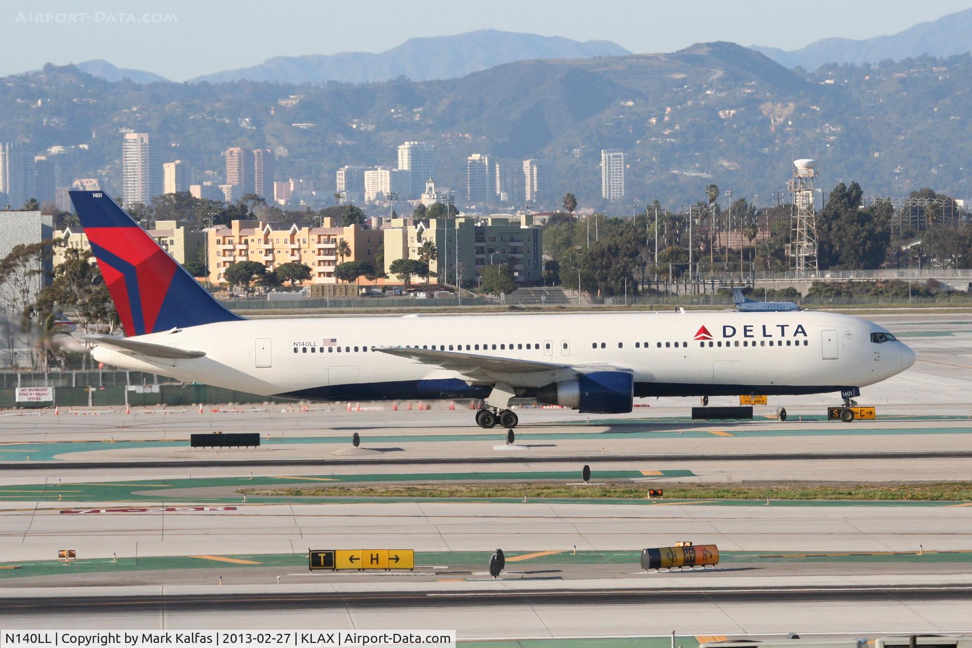 N140LL, 1993 Boeing 767-332 C/N 25988, Delta B763, N140LL at LAX