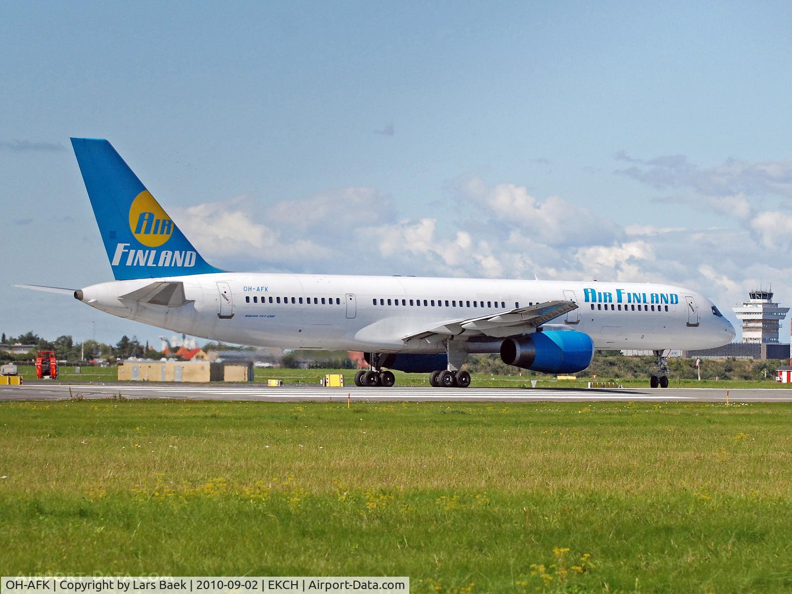 OH-AFK, 1993 Boeing 757-28A C/N 25622, RWY04R
