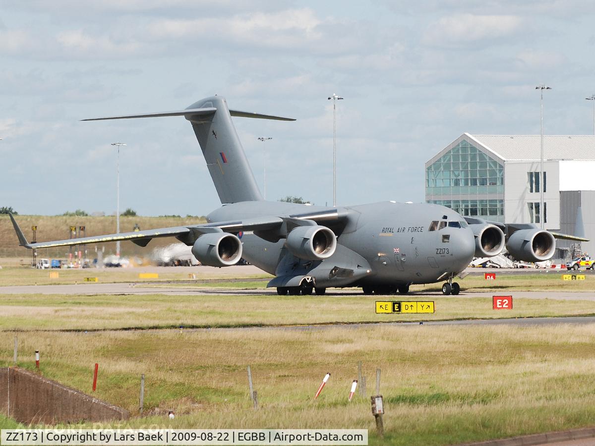 ZZ173, 2001 Boeing C-17A Globemaster III C/N F-080, Taxing