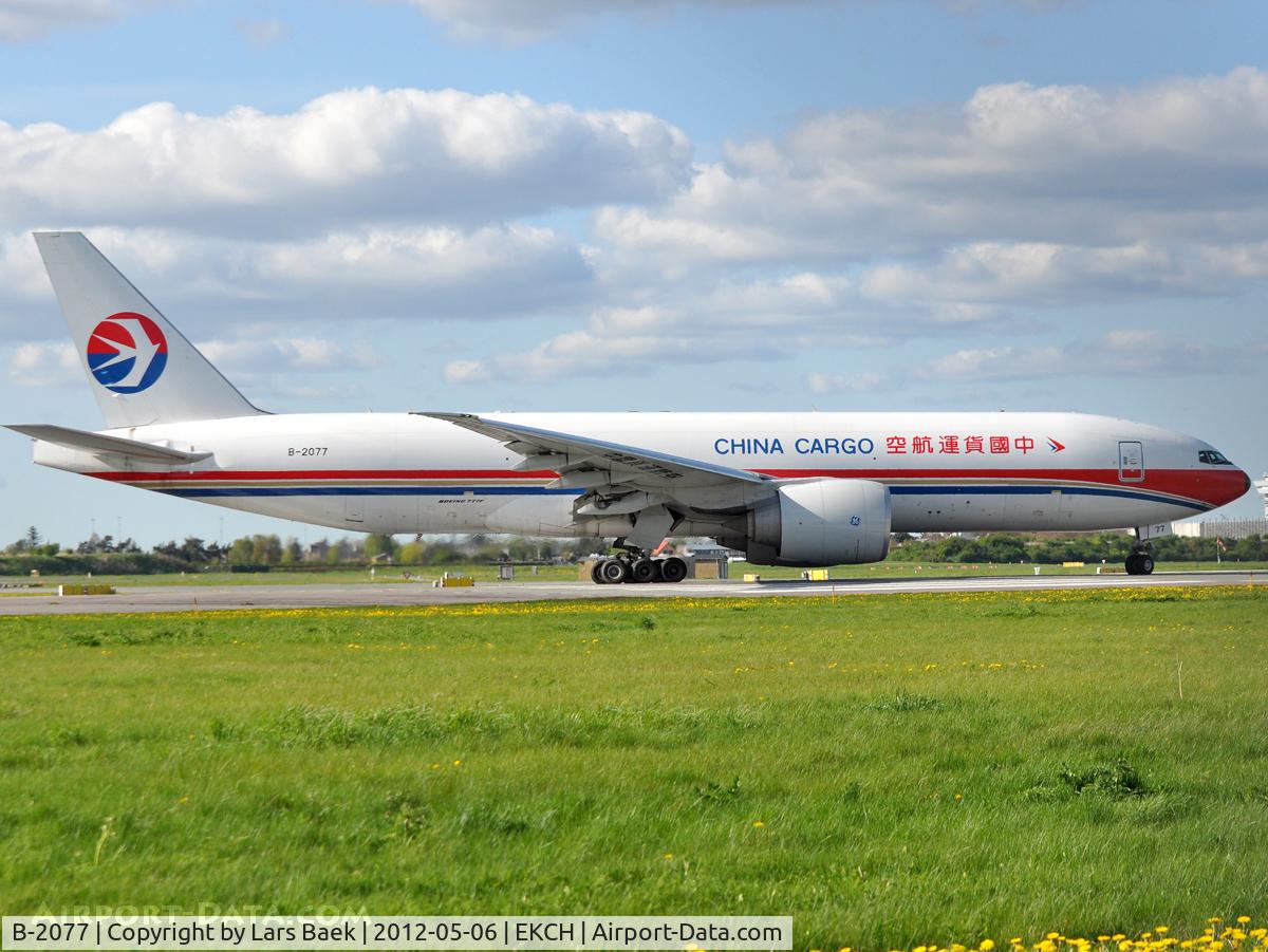 B-2077, 2010 Boeing 777-F6N C/N 37713, RWY04R