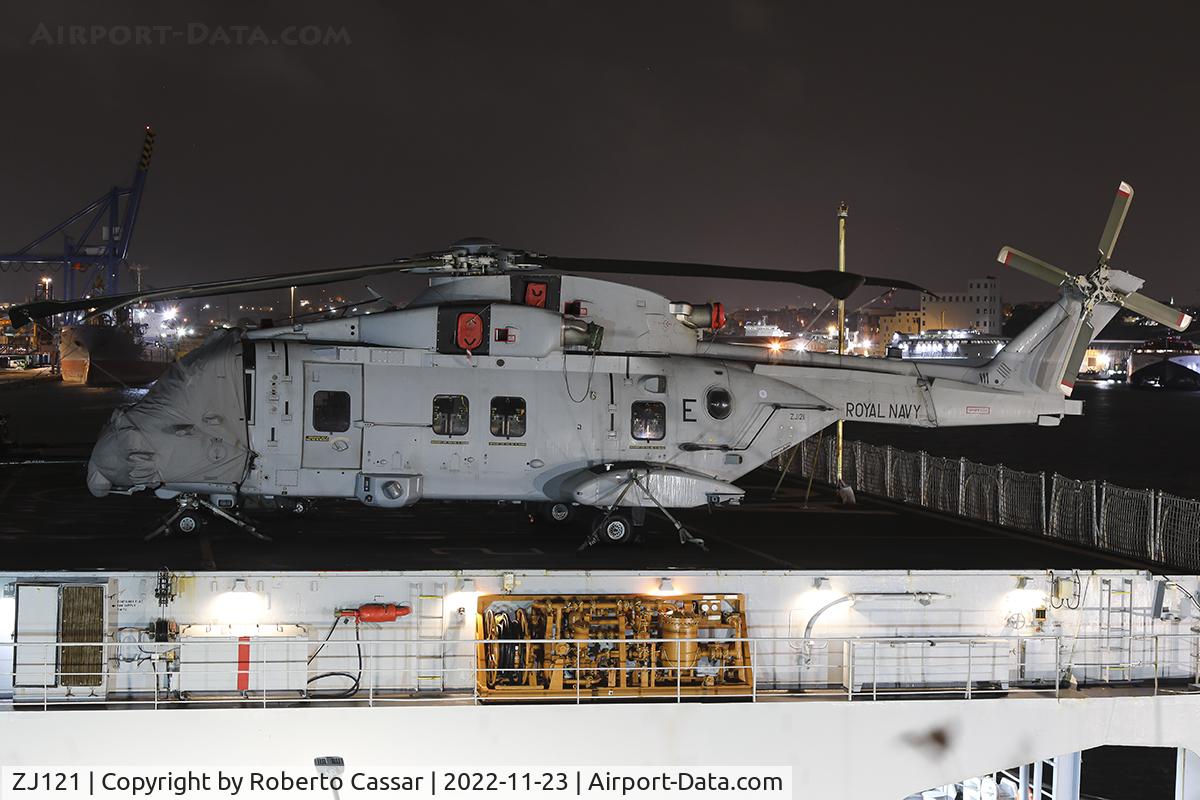 ZJ121, 2000 Agusta/Westland Merlin HC.4 C/N 50099/RAF05, Grand Harbour / RFA Argus