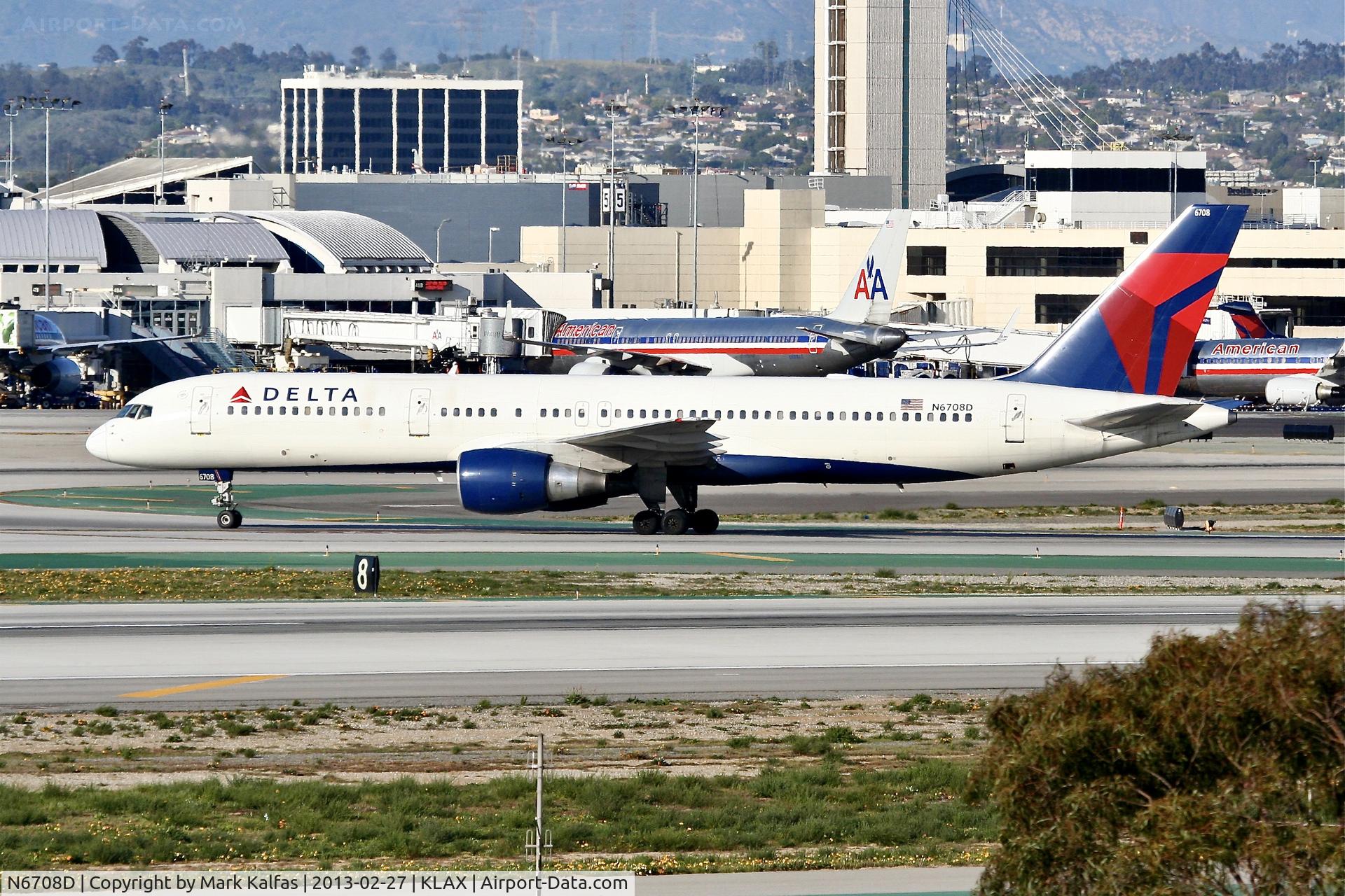 N6708D, 2000 Boeing 757-232 C/N 30480, Delta B752, N6708D at LAX.