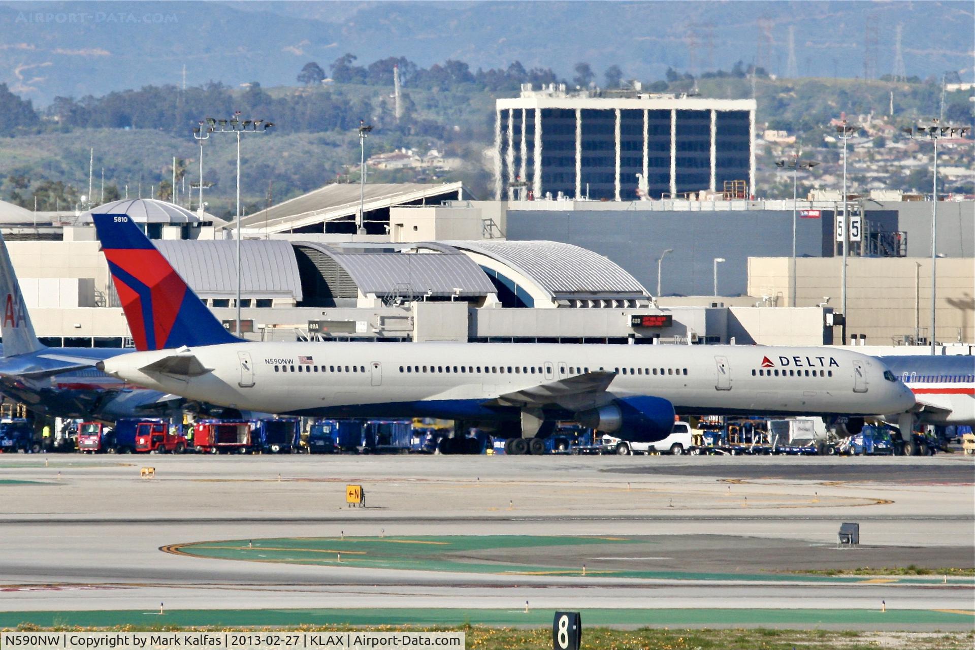 N590NW, 2003 Boeing 757-351 C/N 32990, Delta B753, N590NW at LAX