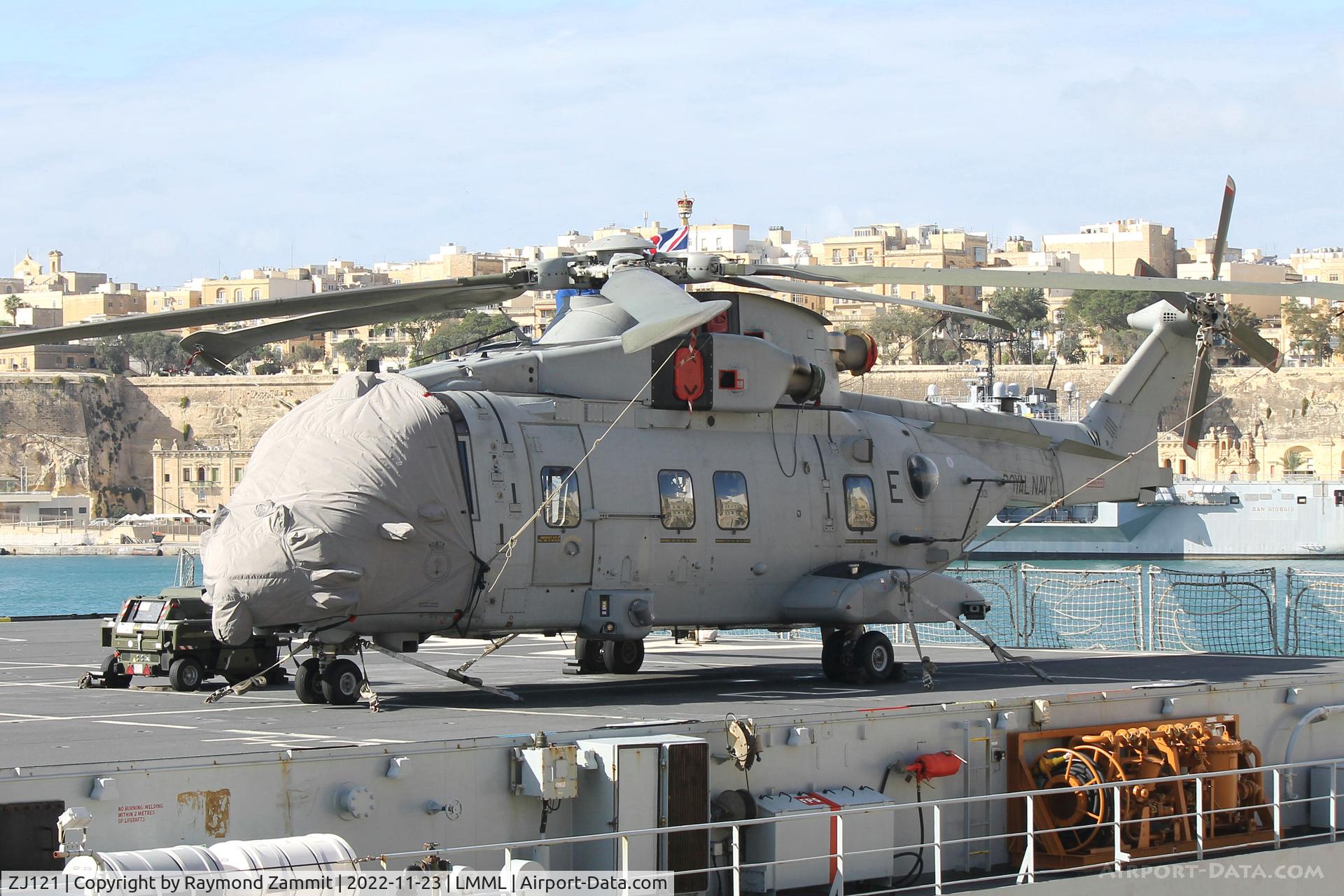 ZJ121, 2000 Agusta/Westland Merlin HC.4 C/N 50099/RAF05, Agusta Wesland Merlin HC.4 ZJ121/E Royal Navy