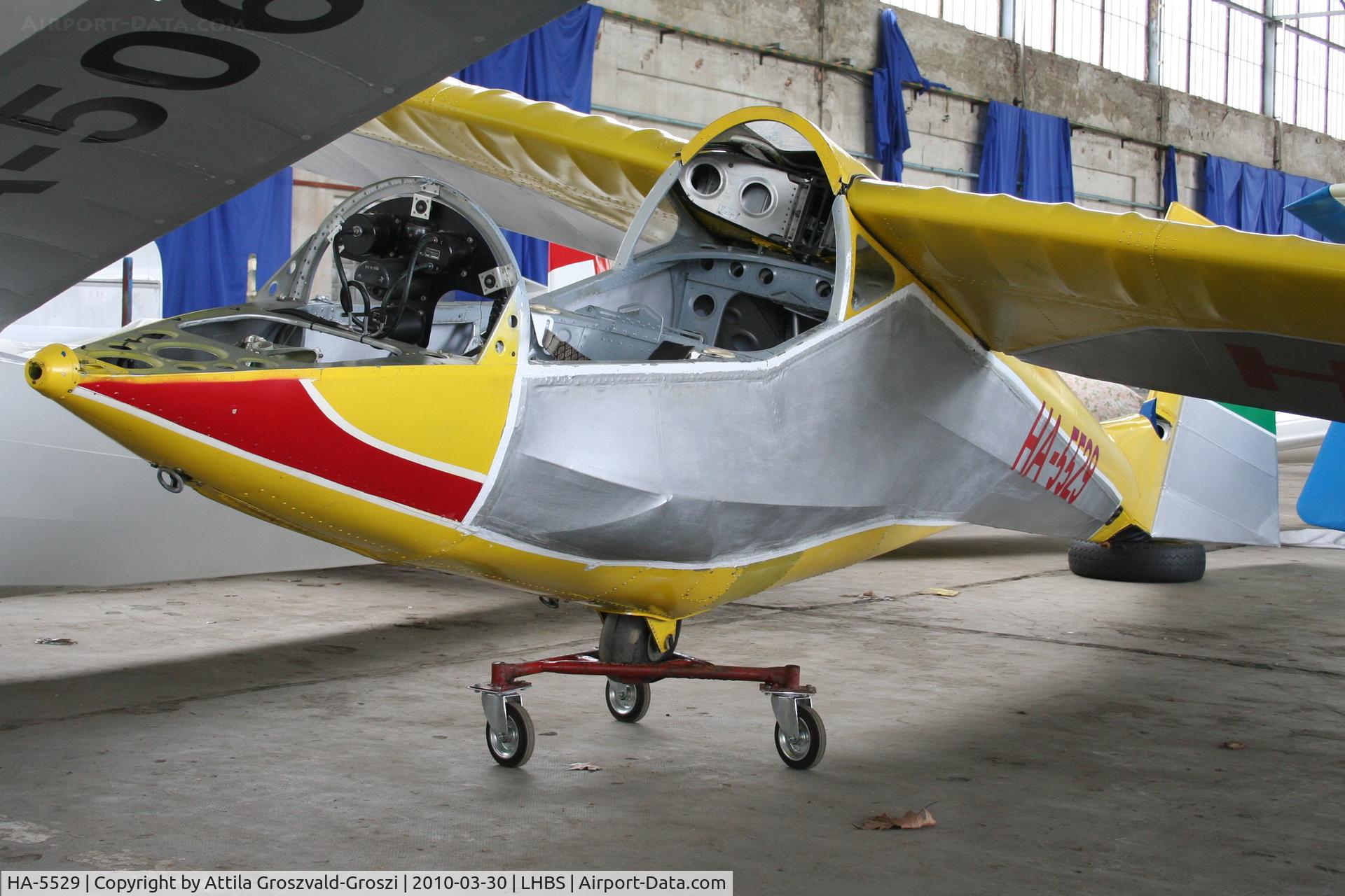 HA-5529, 1985 Rubik R-26SU Góbé 82 C/N AA800045, LHBS - Budaörs Airport, Budaörs, Hungary