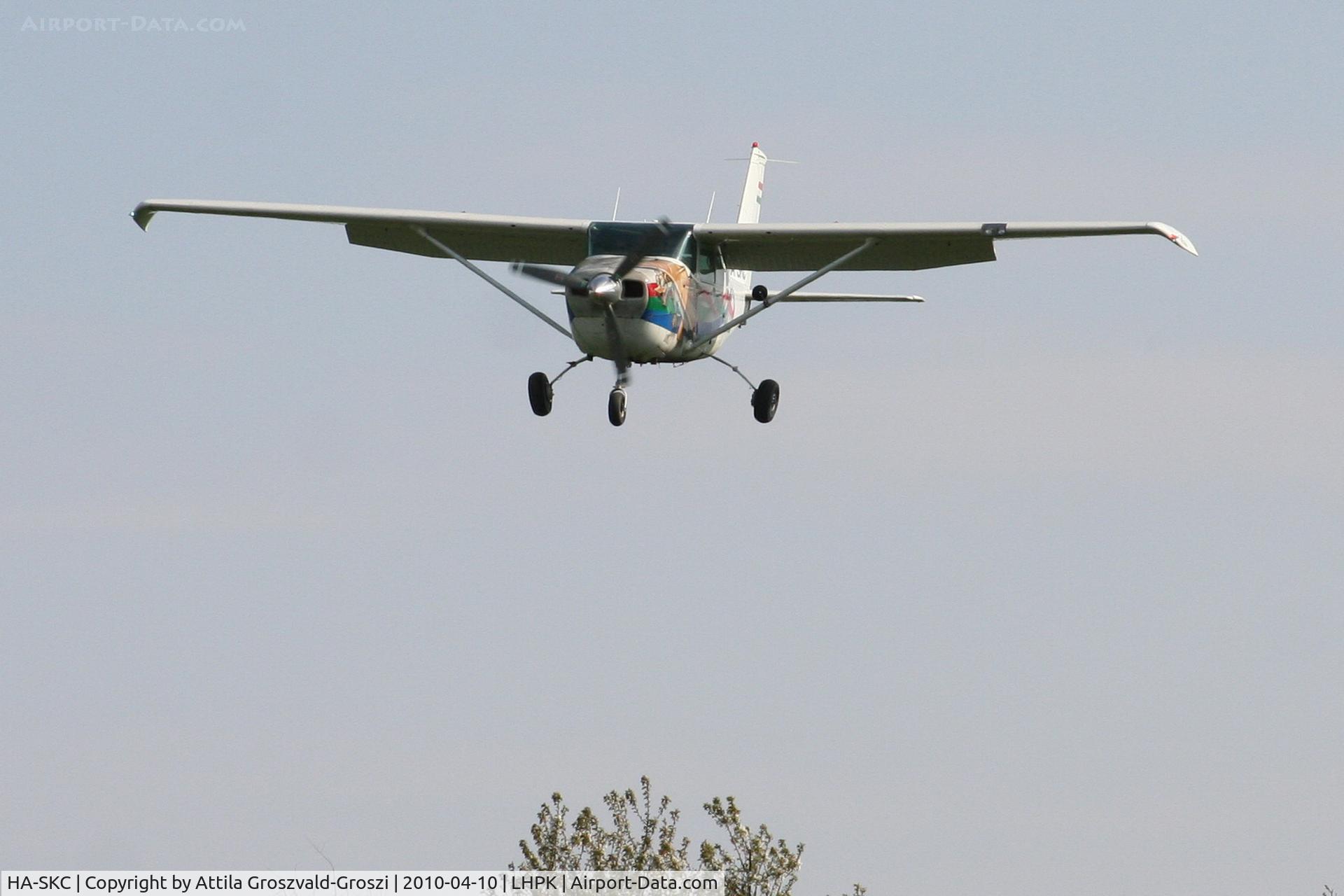 HA-SKC, Cessna P206E Super Skylane C/N P206-00618, LHPK - Papkutapuszta Airfirld, Hungary