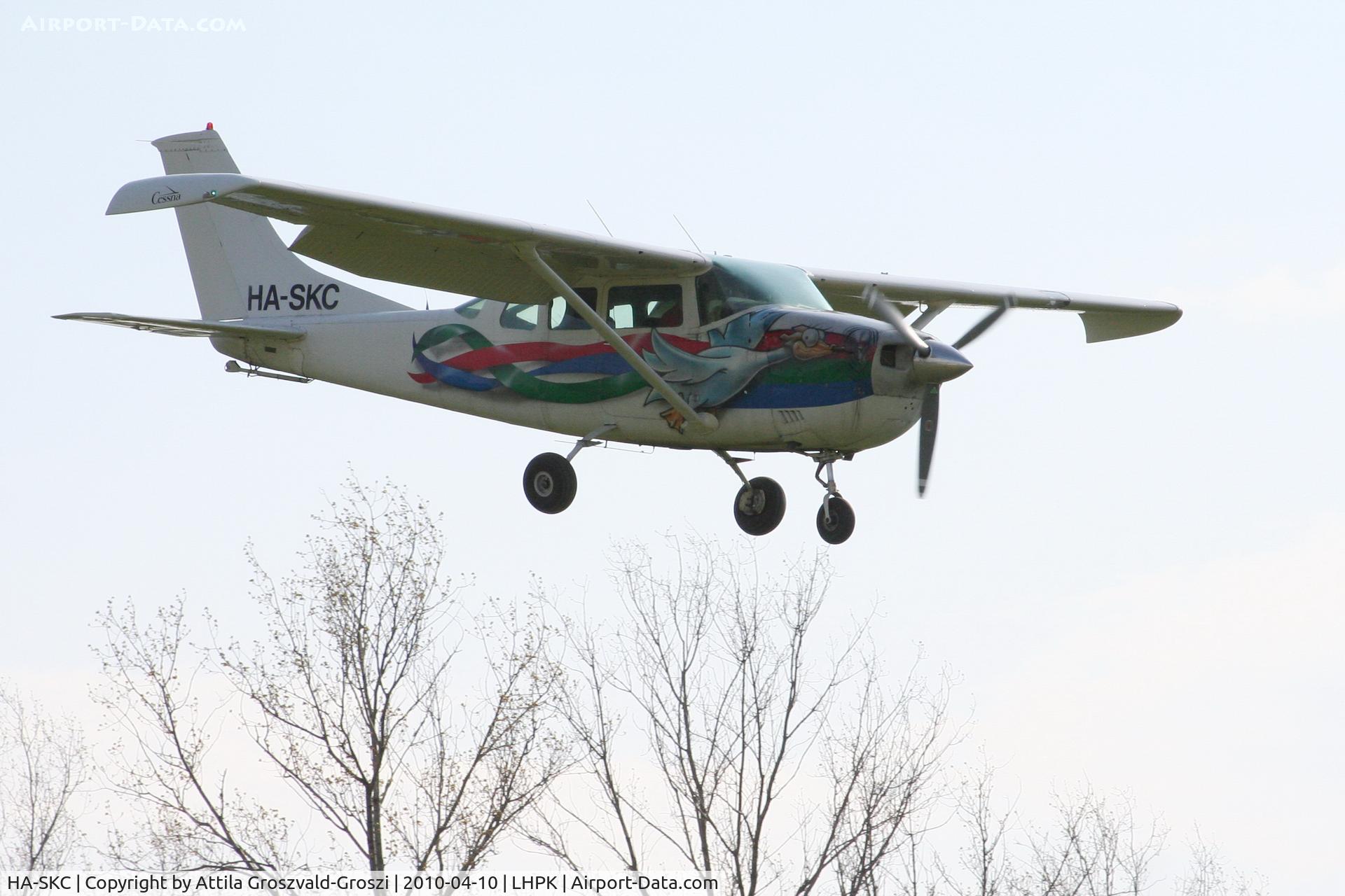 HA-SKC, Cessna P206E Super Skylane C/N P206-00618, LHPK - Papkutapuszta Airfirld, Hungary