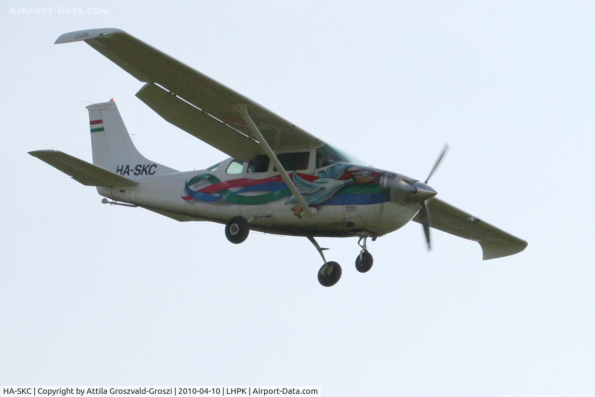 HA-SKC, Cessna P206E Super Skylane C/N P206-00618, LHPK - Papkutapuszta Airfirld, Hungary