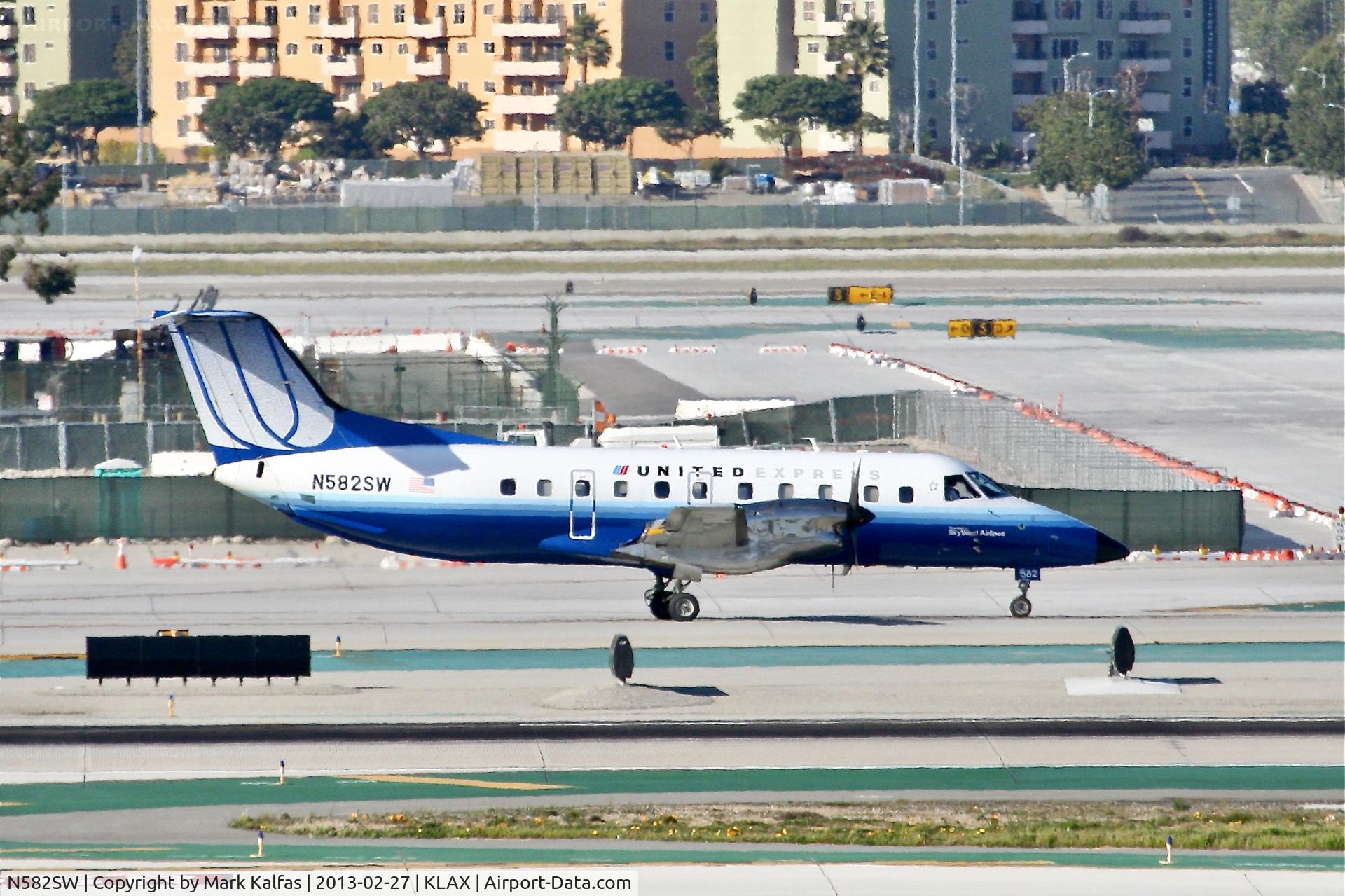 N582SW, 1999 Embraer EMB-120ER Brasilia C/N 120350, SkyWest E120, N582SW at LAX