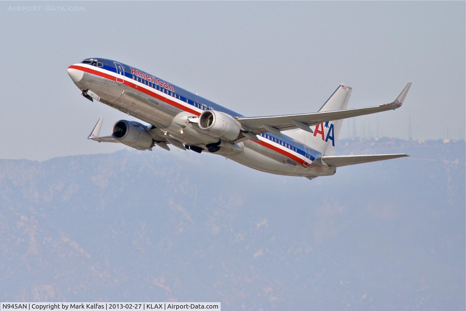 N945AN, 2000 Boeing 737-823 C/N 30085, American 738, N945AN departing 25R LAX