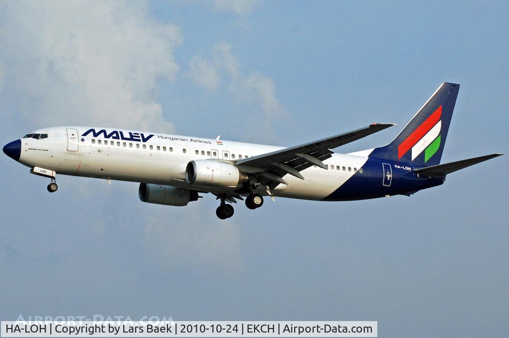 HA-LOH, 2004 Boeing 737-8Q8 C/N 30667, RWY22L
