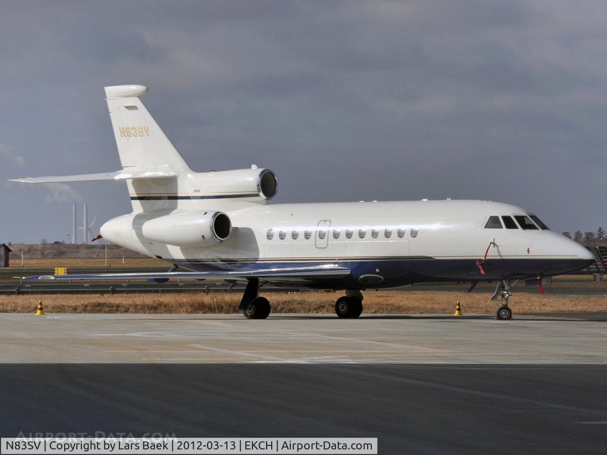 N83SV, 2000 Dassault Falcon 900EX C/N 77, Parked