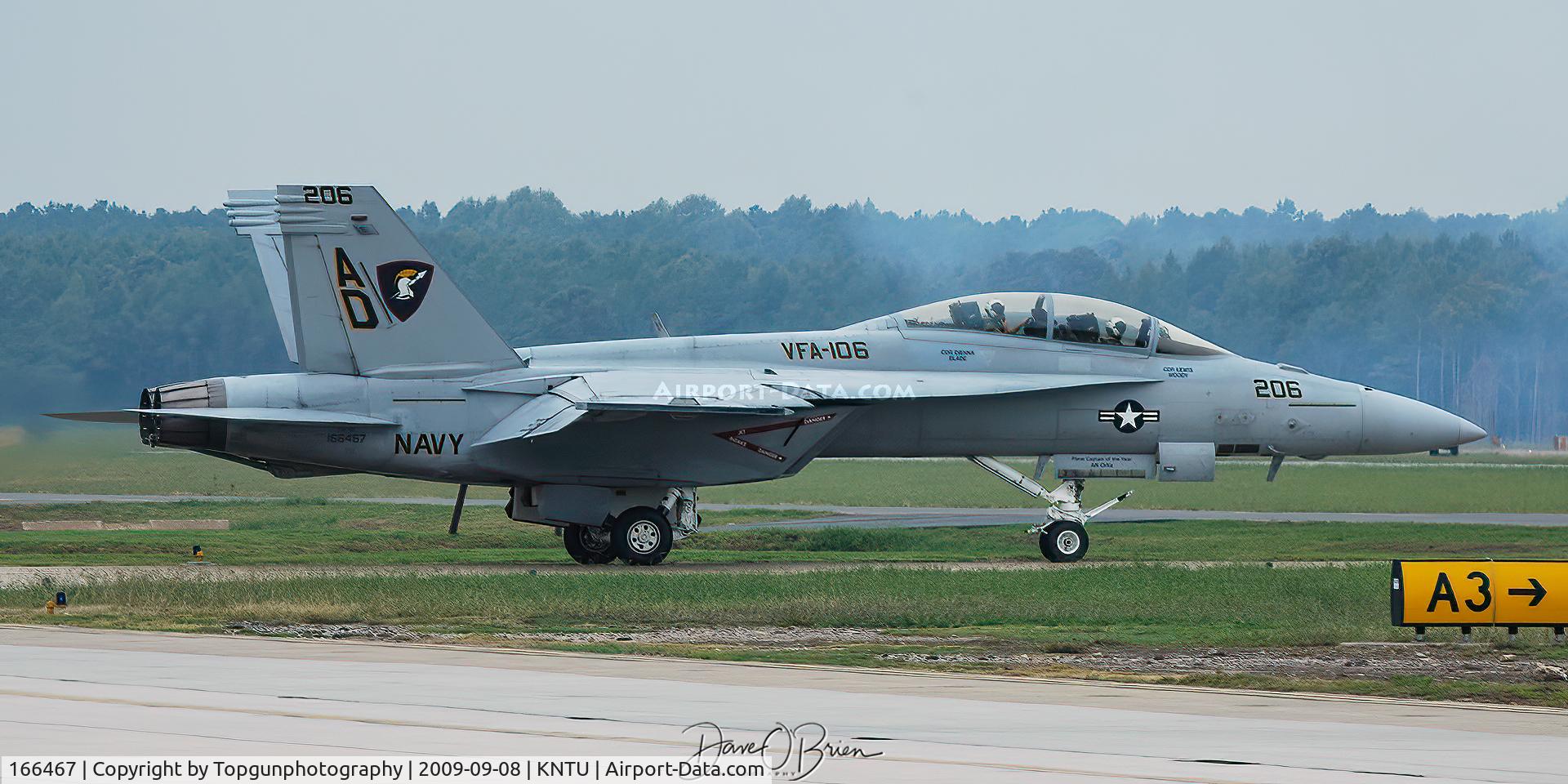 166467, Boeing F/A-18F Super Hornet C/N F102, Naval Fleet F model SH taxiing out from the ramp.