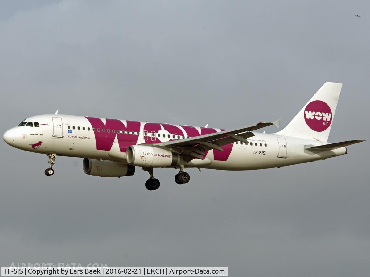 TF-SIS, 2010 Airbus A320-232 C/N 4270, RWY22L