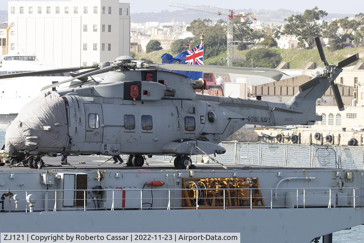 ZJ121, 2000 Agusta/Westland Merlin HC.4 C/N 50099/RAF05, Grand Harbour / RFA Argus