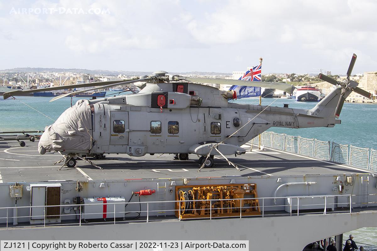 ZJ121, 2000 Agusta/Westland Merlin HC.4 C/N 50099/RAF05, Grand Harbour / RFA Argus