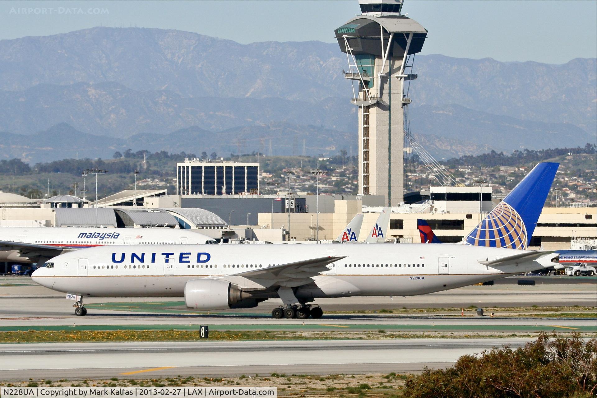 N228UA, 2002 Boeing 777-222 C/N 30556, United B772, N228UA at LAX