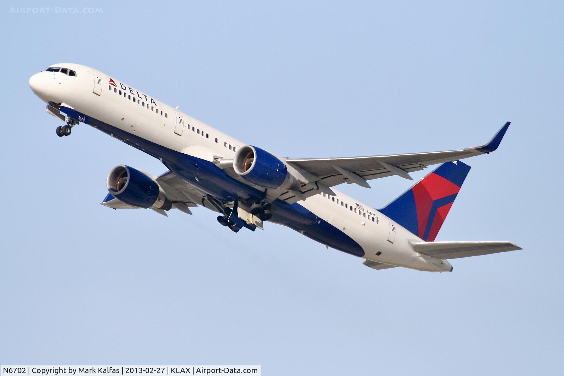 N6702, 1999 Boeing 757-232 C/N 30188, Delta B752, N6702 departing 25R LAX