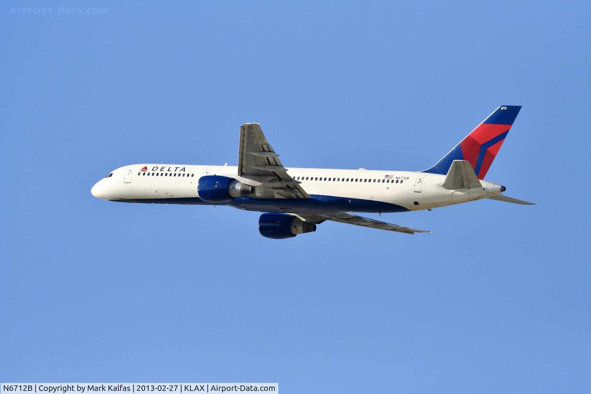 N6712B, 2000 Boeing 757-232 C/N 30484, Delta B752, N6712B departing 26R KLAX