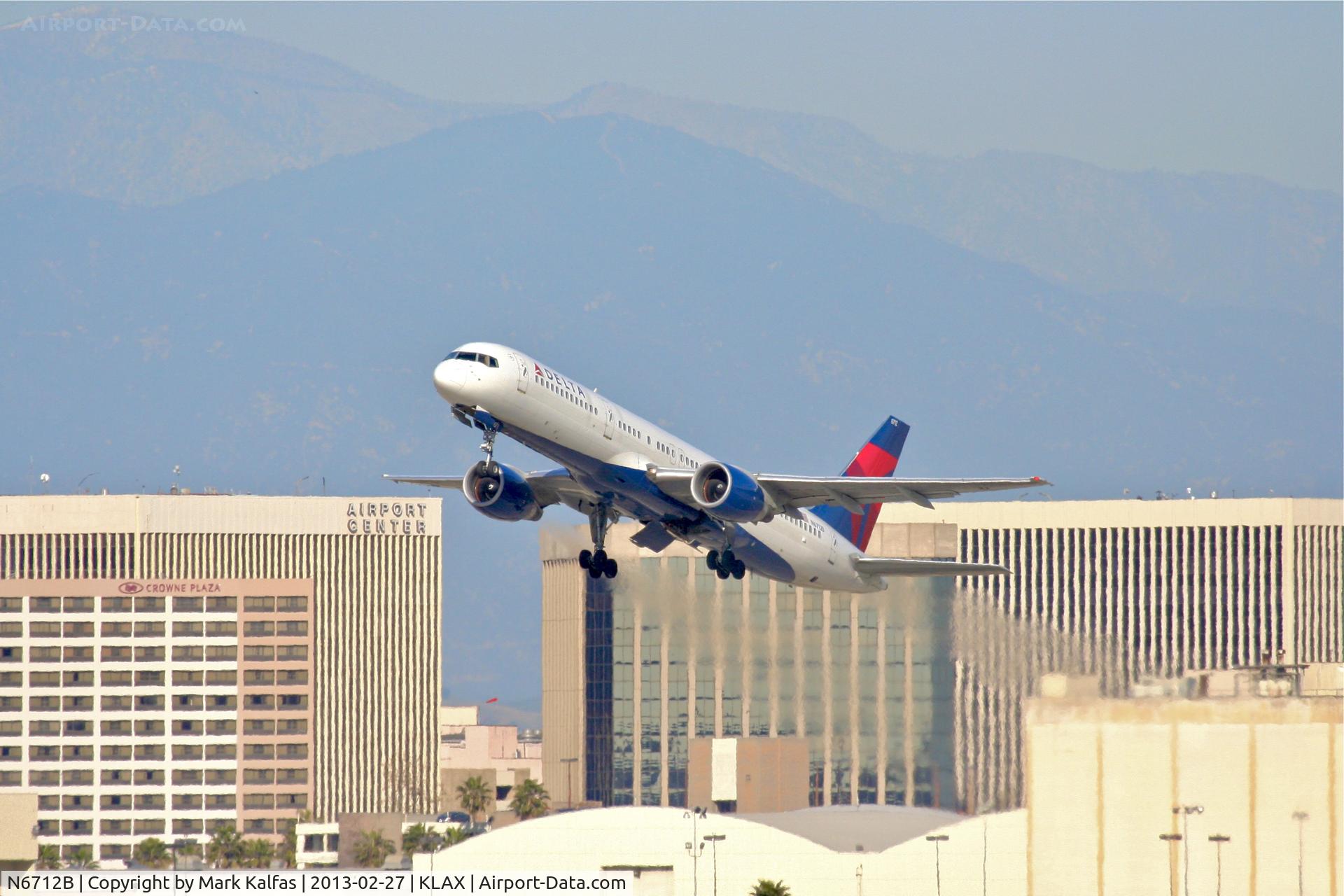 N6712B, 2000 Boeing 757-232 C/N 30484, Delta B752, N6712B departing 26R KLAX